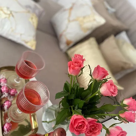 Latte Z Tarasem Blisko Stare 公寓