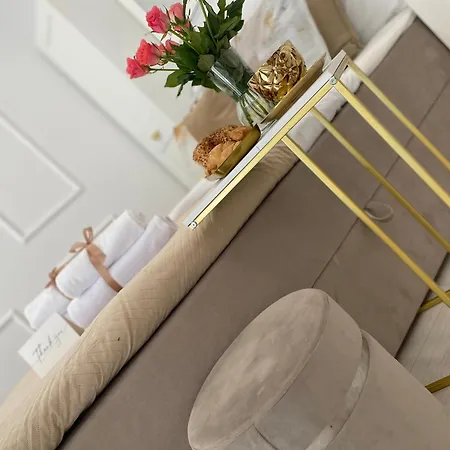 Latte Z Tarasem Blisko Stare 公寓