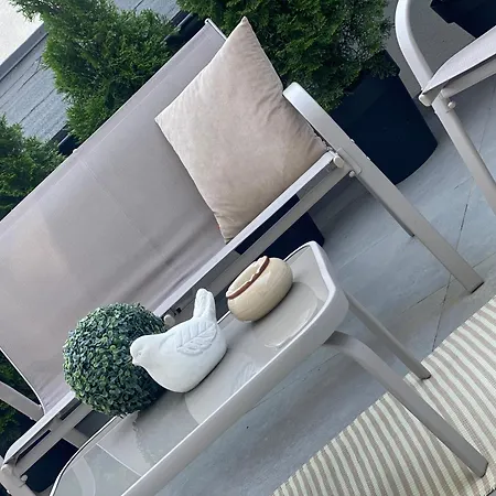 Latte Z Tarasem Blisko Stare アパート ビィドゴシュチュ