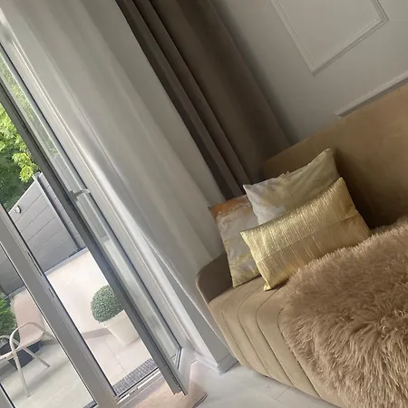 Latte Z Tarasem Blisko Stare アパート ビィドゴシュチュ